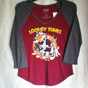 NWT Looney Tunes Vneck 3/4 Sleeve Graphic Tshirt